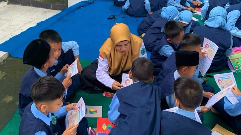 Kegiatan literasi bertujuan untuk meningkatkan minat baca, kemampuan memahami informasi, dan keterampilan berpikir siswa.